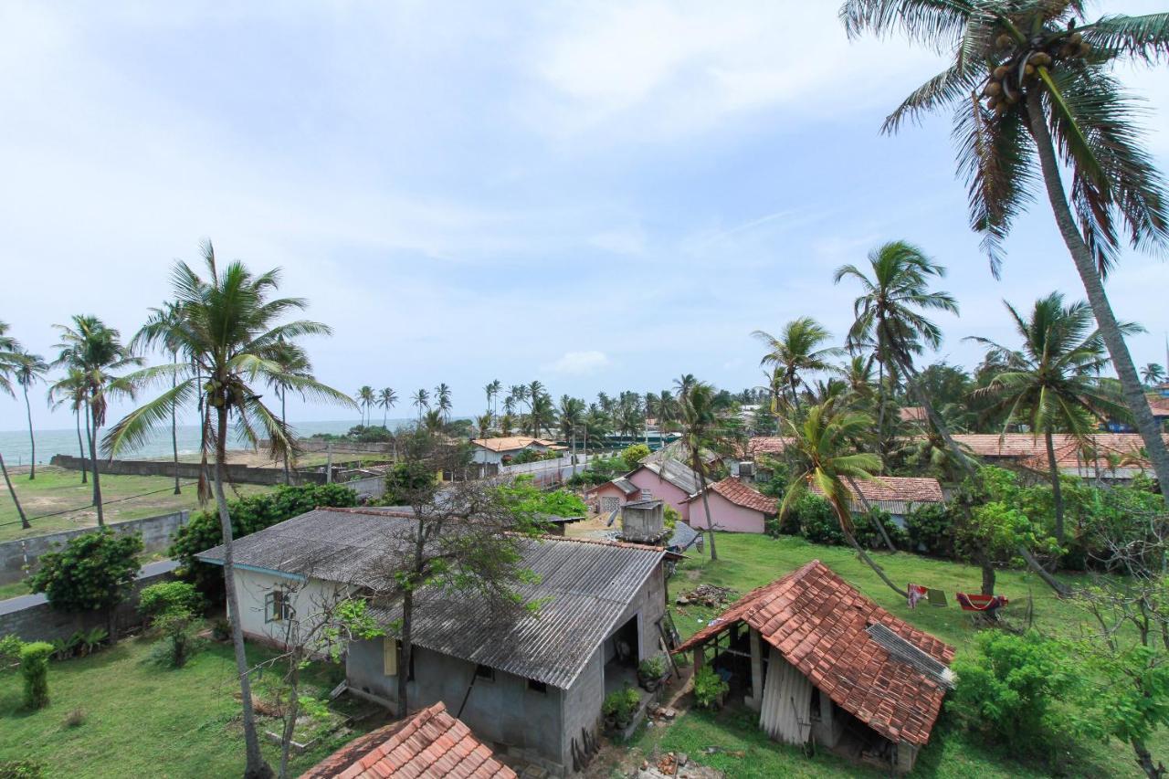 Hotel By The C Uswetakeiyawa Luaran gambar