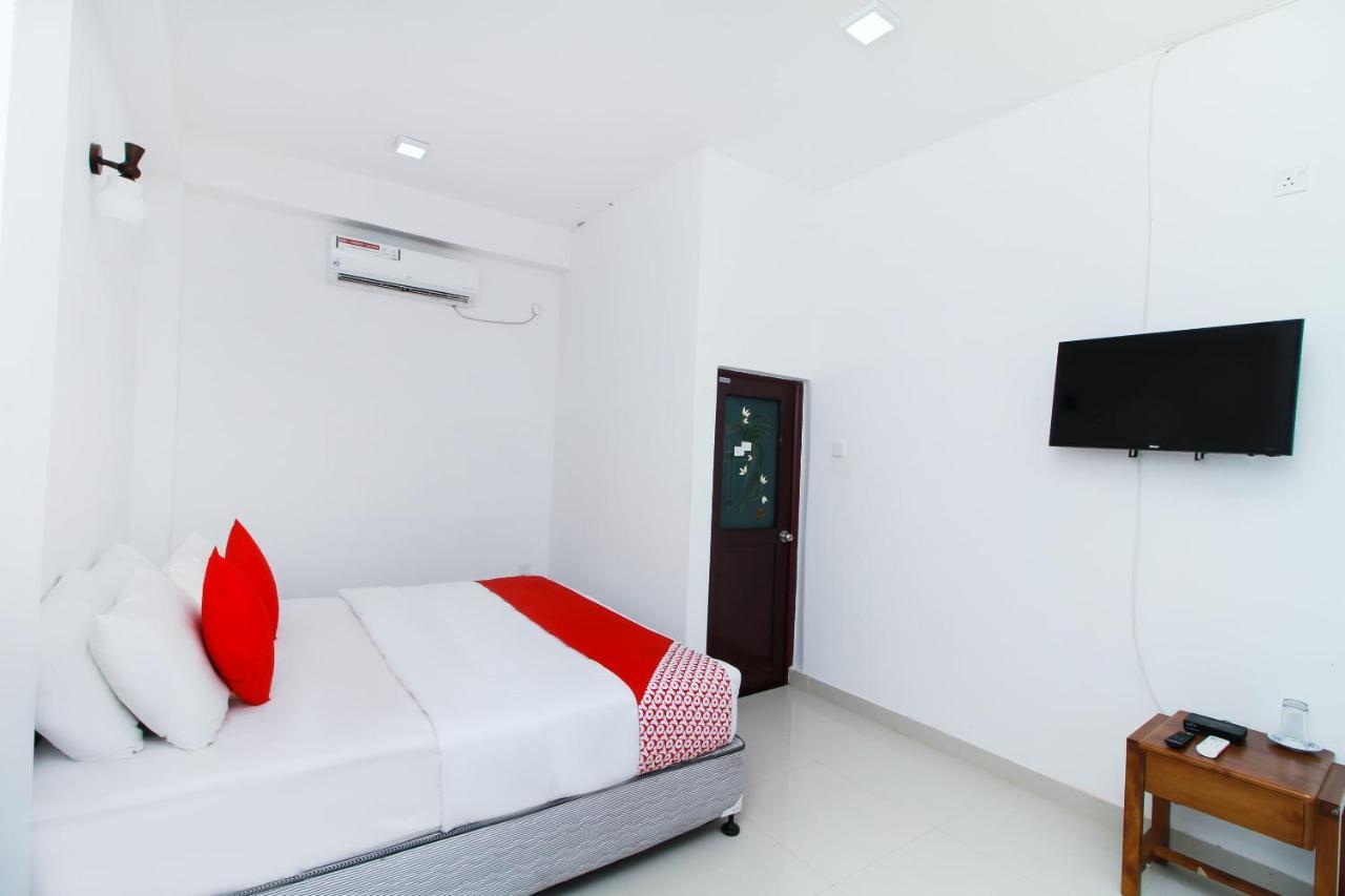 Hotel By The C Uswetakeiyawa Luaran gambar