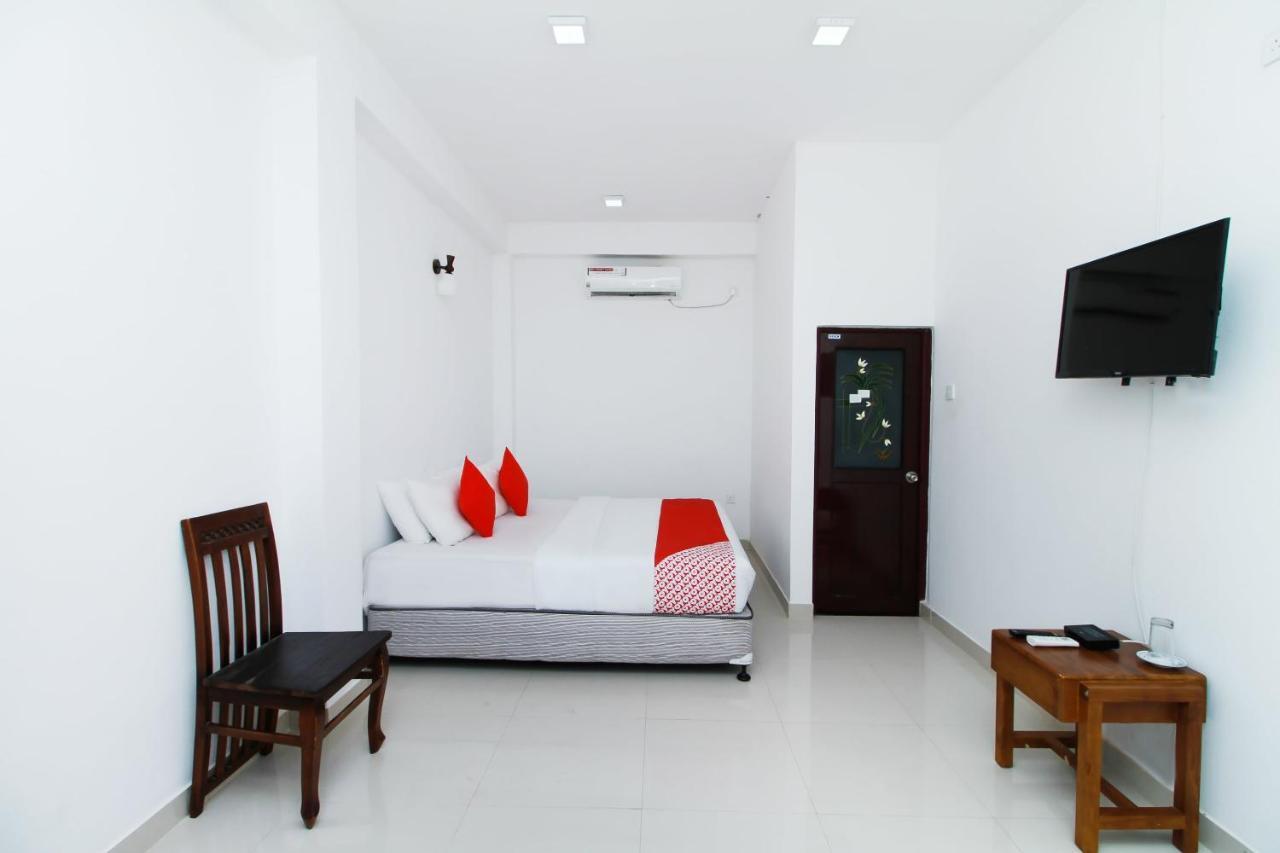 Hotel By The C Uswetakeiyawa Luaran gambar